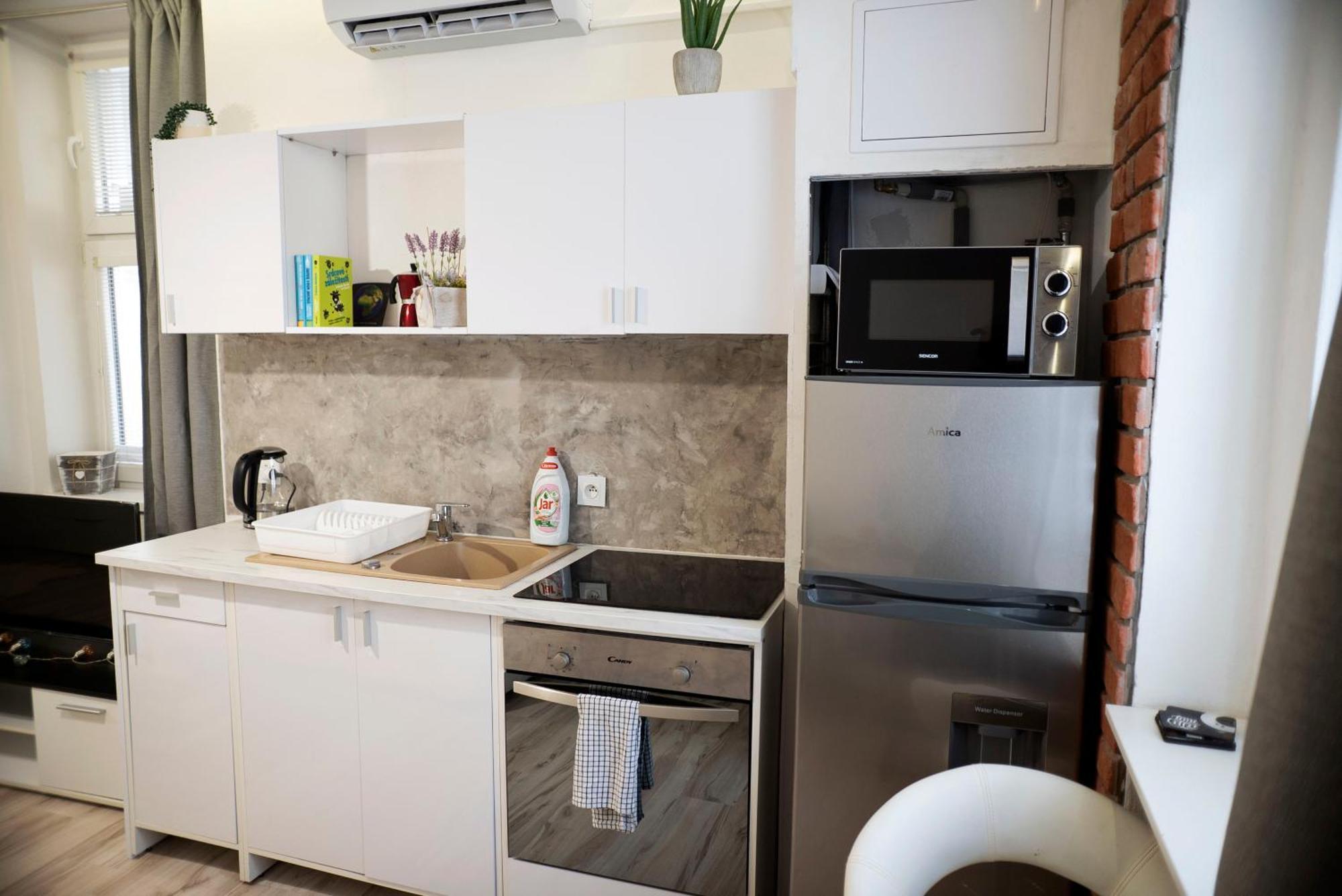 New Stylish Place For Couple Bratislava Bagian luar foto