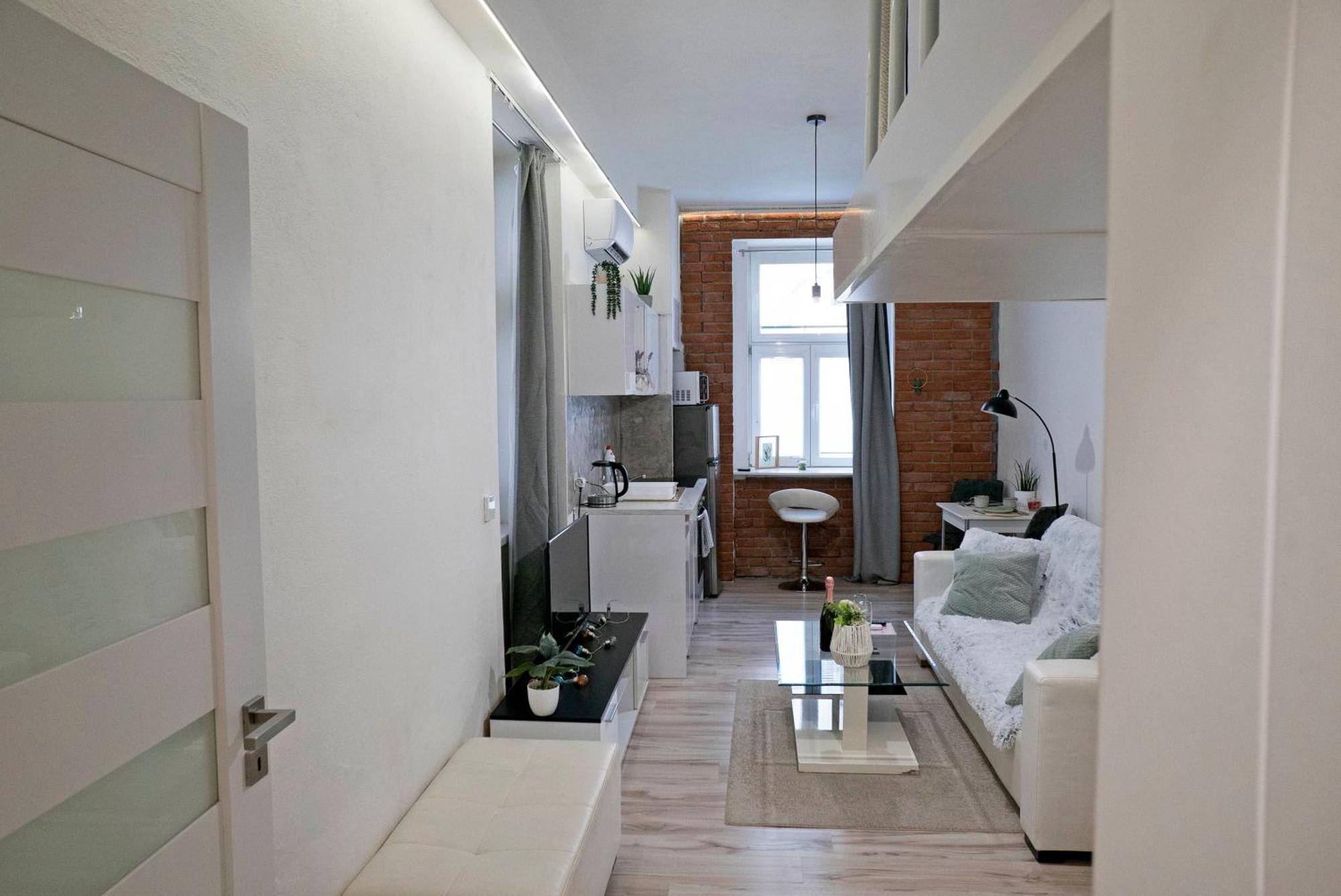 New Stylish Place For Couple Bratislava Bagian luar foto