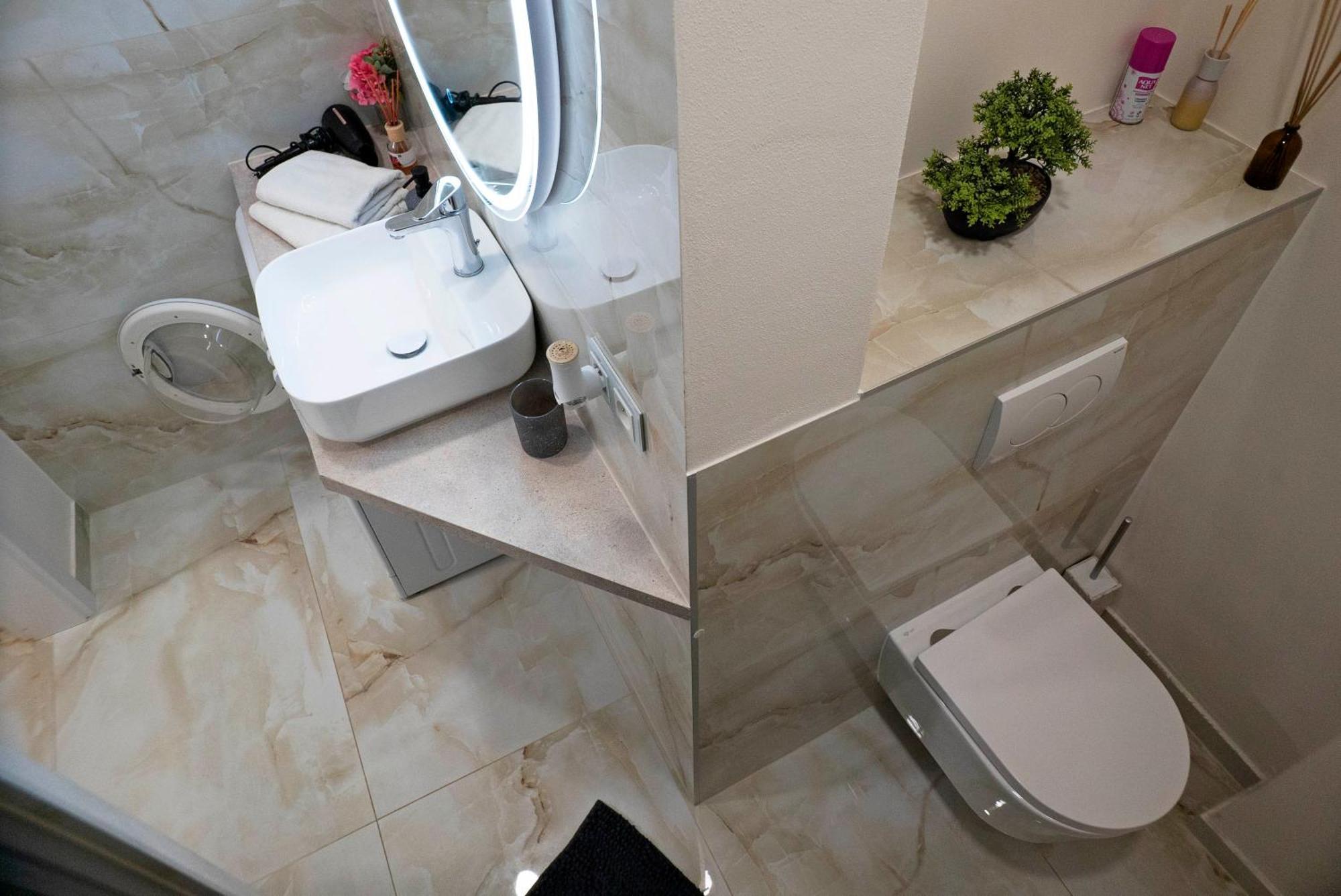 New Stylish Place For Couple Bratislava Bagian luar foto