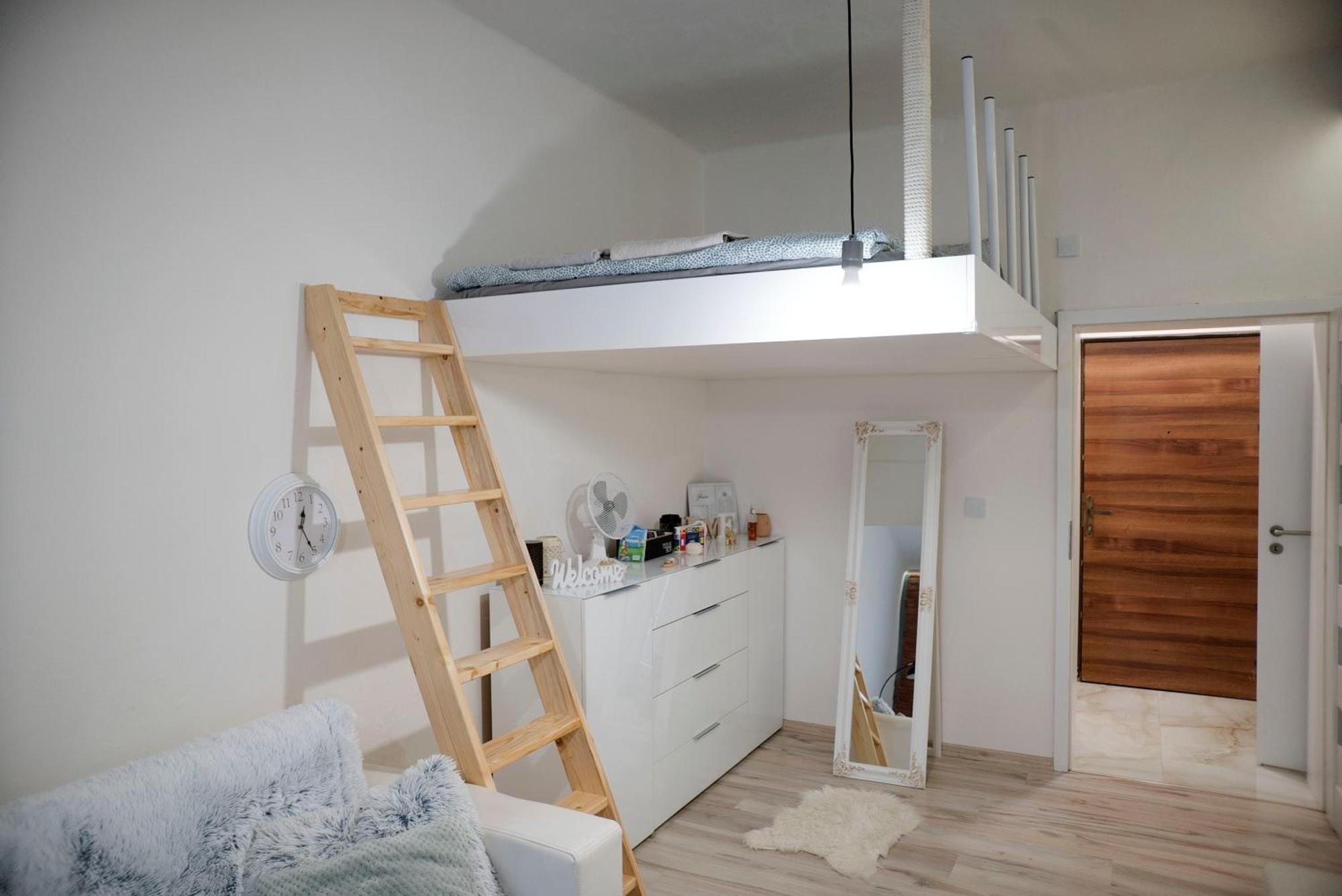 New Stylish Place For Couple Bratislava Bagian luar foto